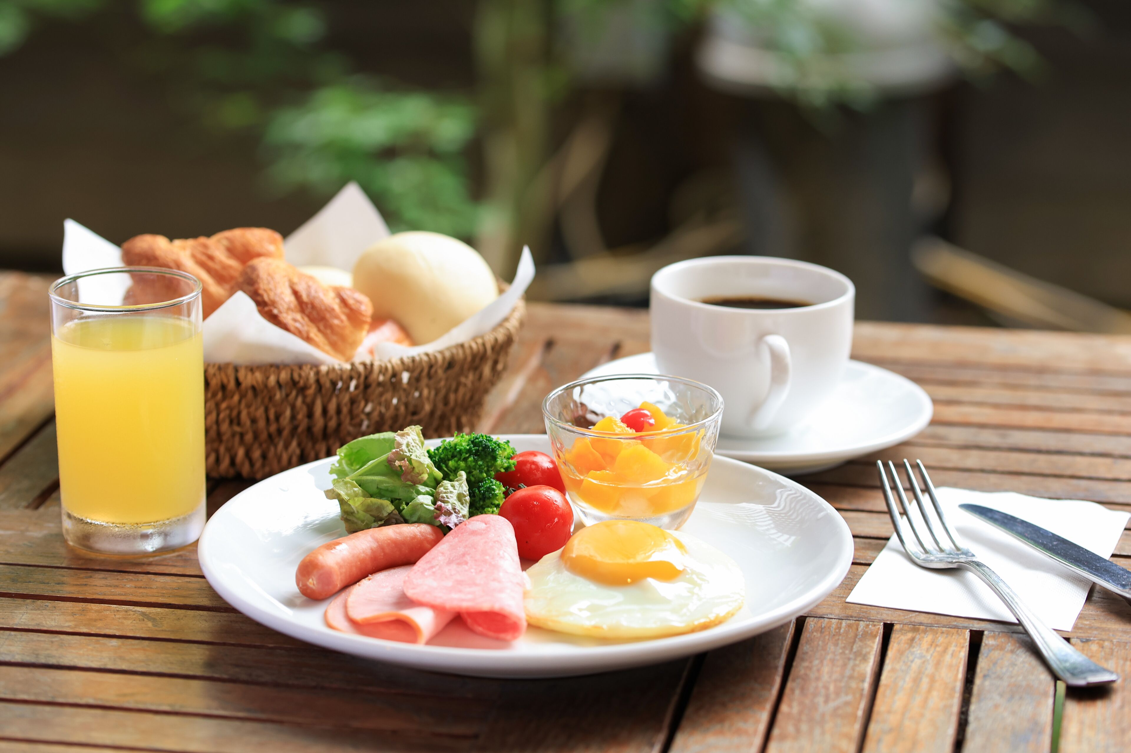 daily buffet breakfast (jpy 1500 per person)