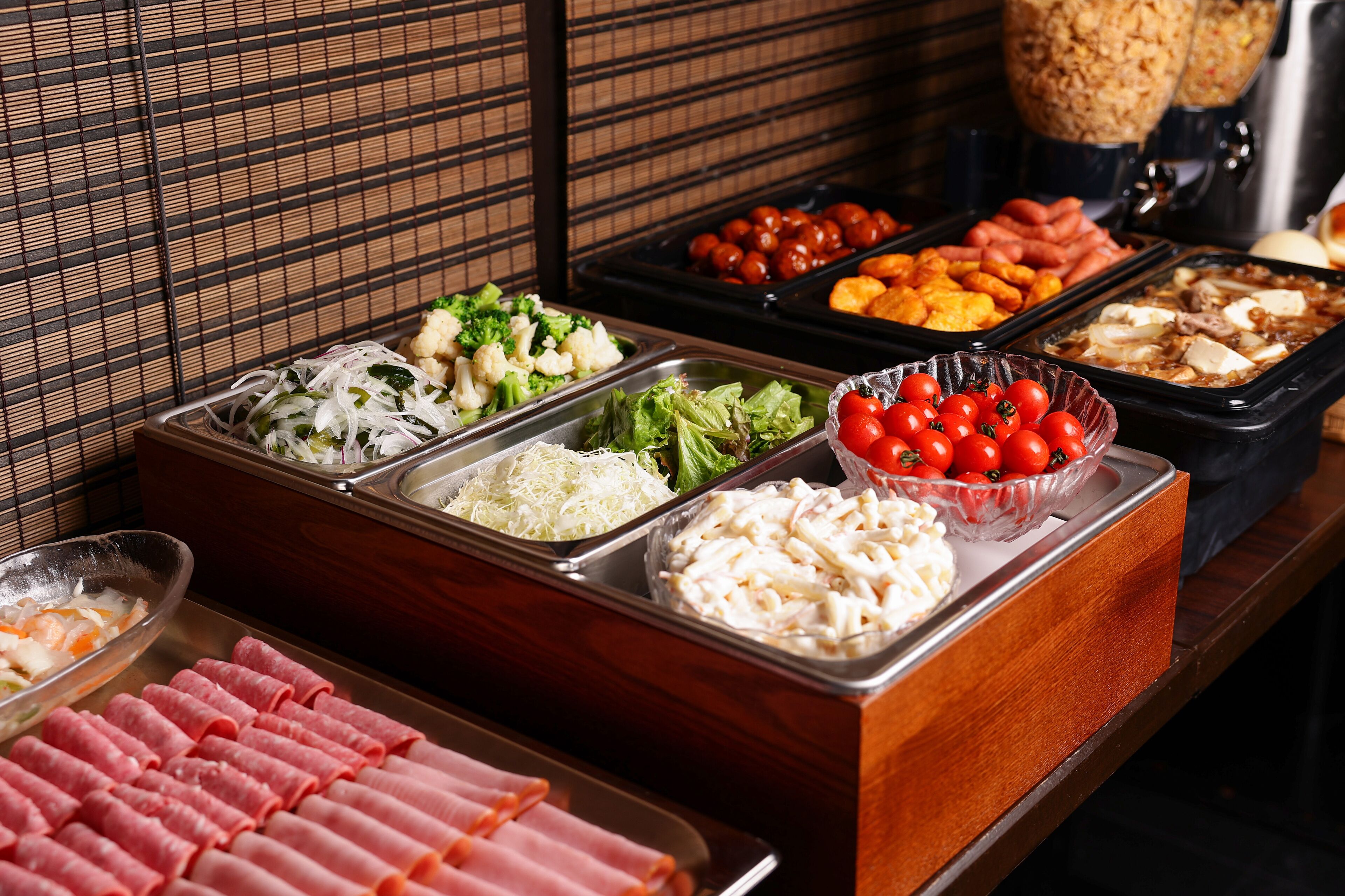 daily buffet breakfast (jpy 1500 per person)