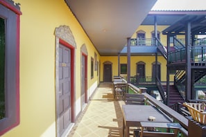 Breakfast and lunch served - Capital O  993 Lanna Boutique Resort (Chiang Mai)