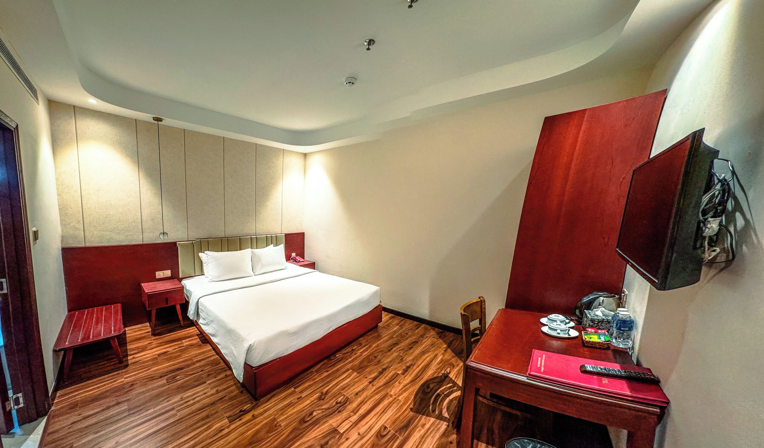 Minibar, in-room safe, free WiFi, bed sheets