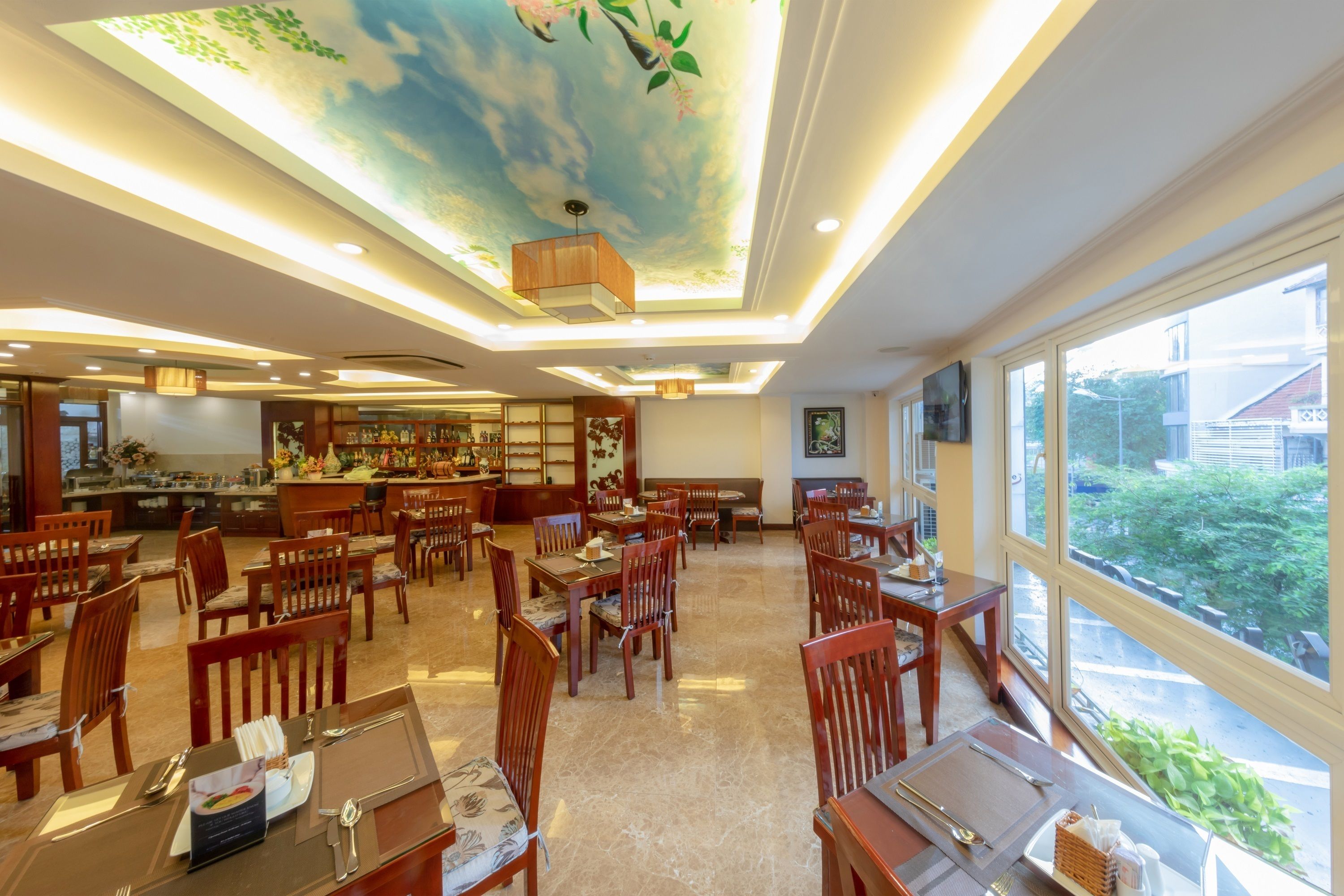 breakfast, lunch and dinner served