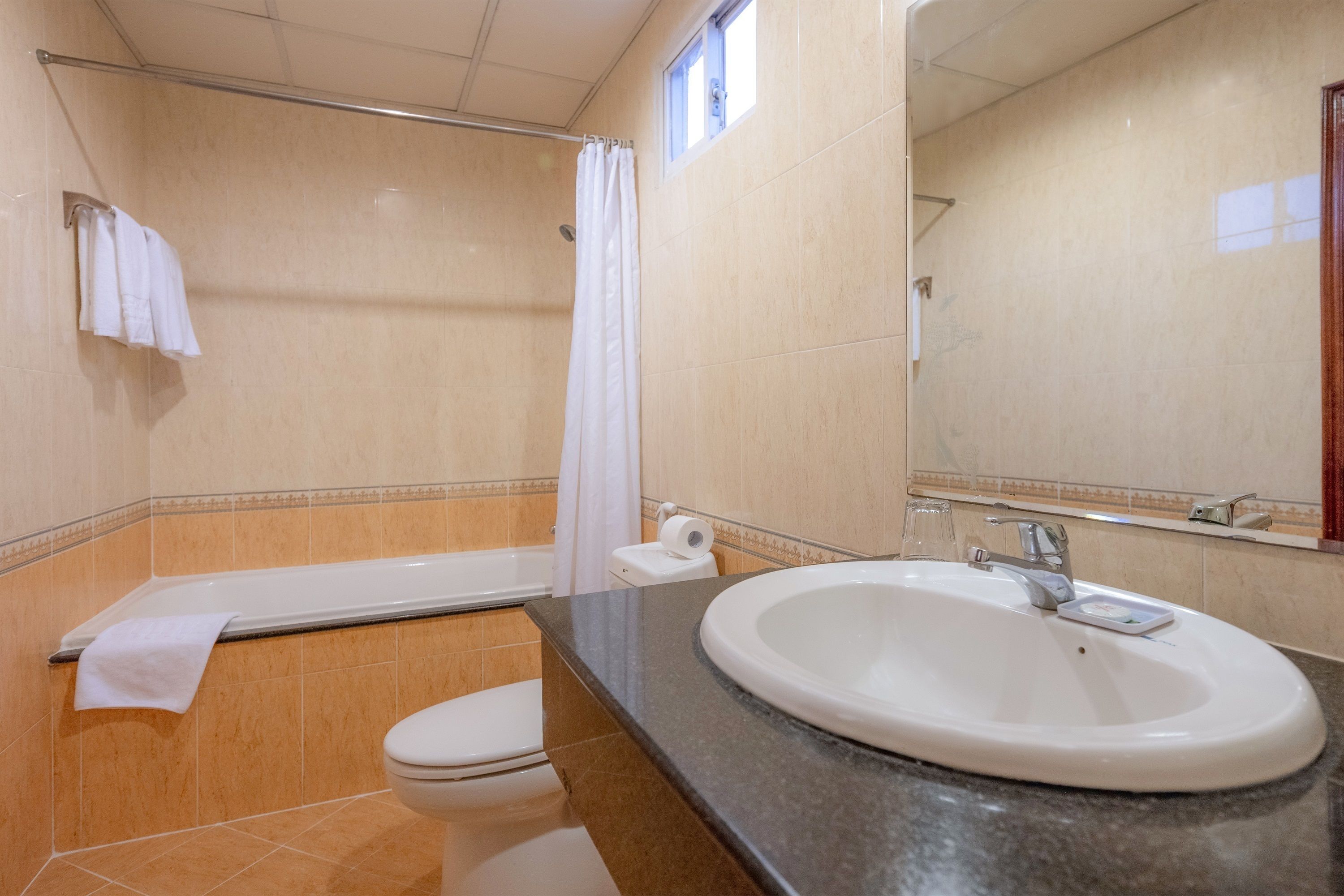 deluxe double room (window) | bathroom | free toiletries, hair dryer, bathrobes, slippers