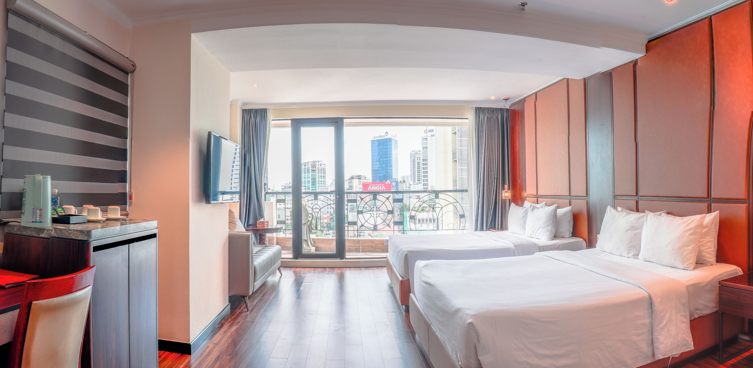 Junior Studio Suite | Minibar, in-room safe, free WiFi, bed sheets