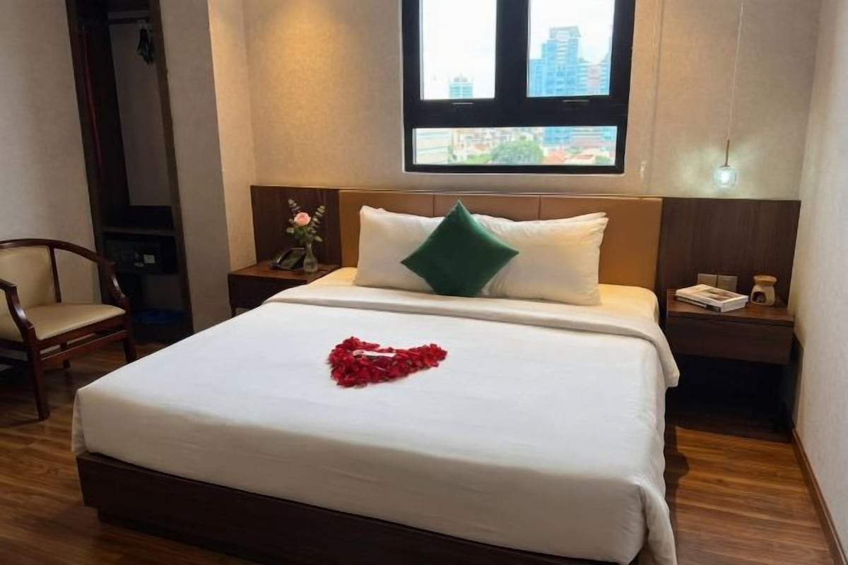 Luxe beddengoed, een minibar, een kluis op de kamer, een bureau