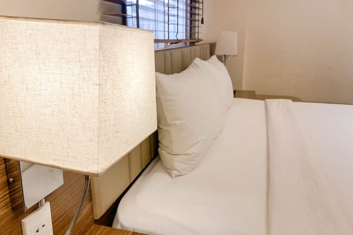 Standaard tweepersoonskamer (Window) | Een minibar, een kluis op de kamer, gratis wifi, beddengoed