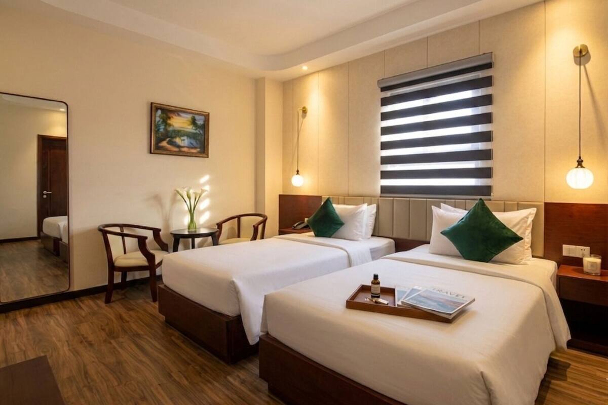 Phòng 3 Deluxe (Window) | Bộ đồ giường cao cấp, minibar, két bảo mật tại phòng, bàn 
