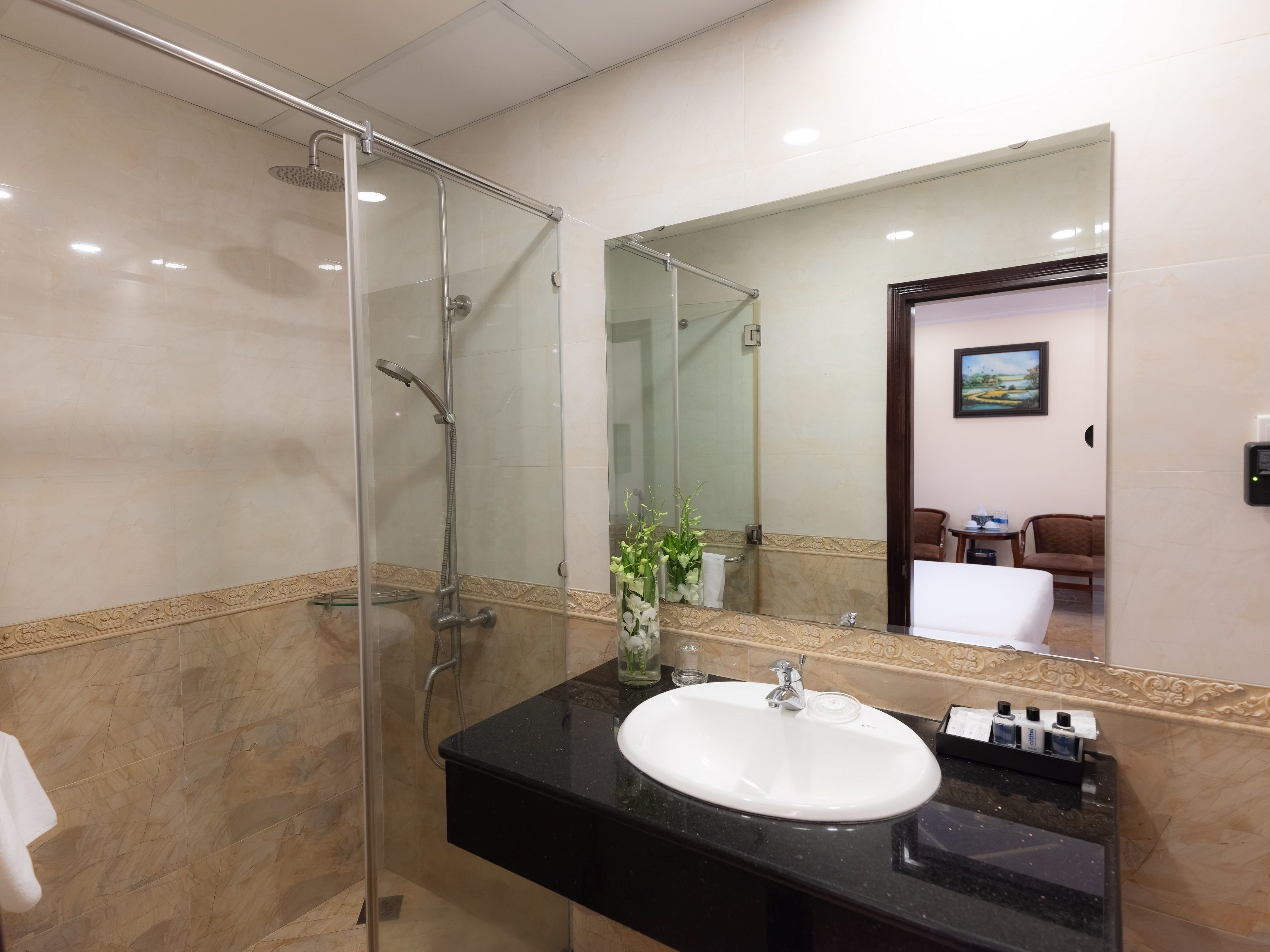 deluxe twin room (window) | bathroom | free toiletries, hair dryer, bathrobes, slippers