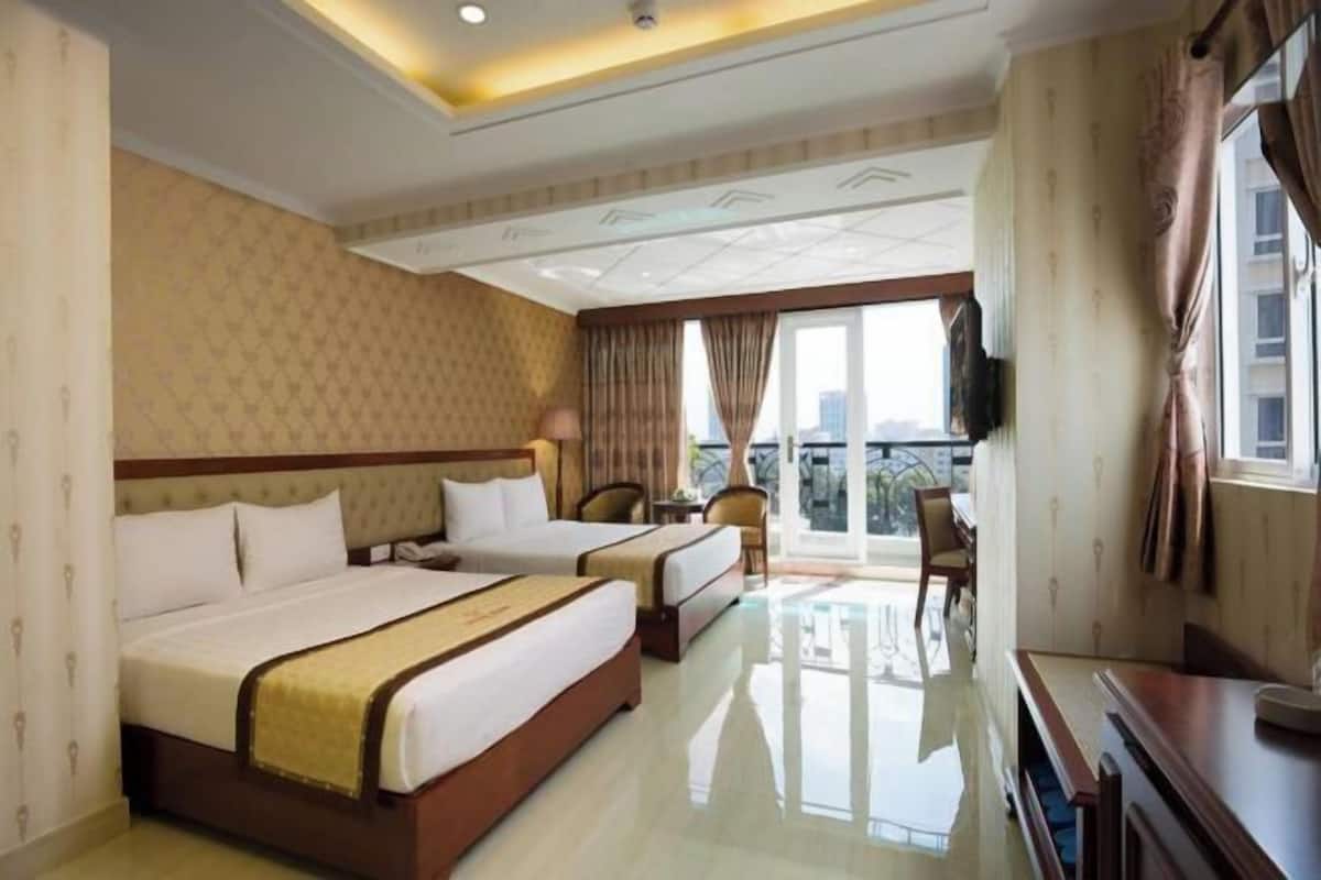 Minibar, in-room safe, free WiFi, bed sheets