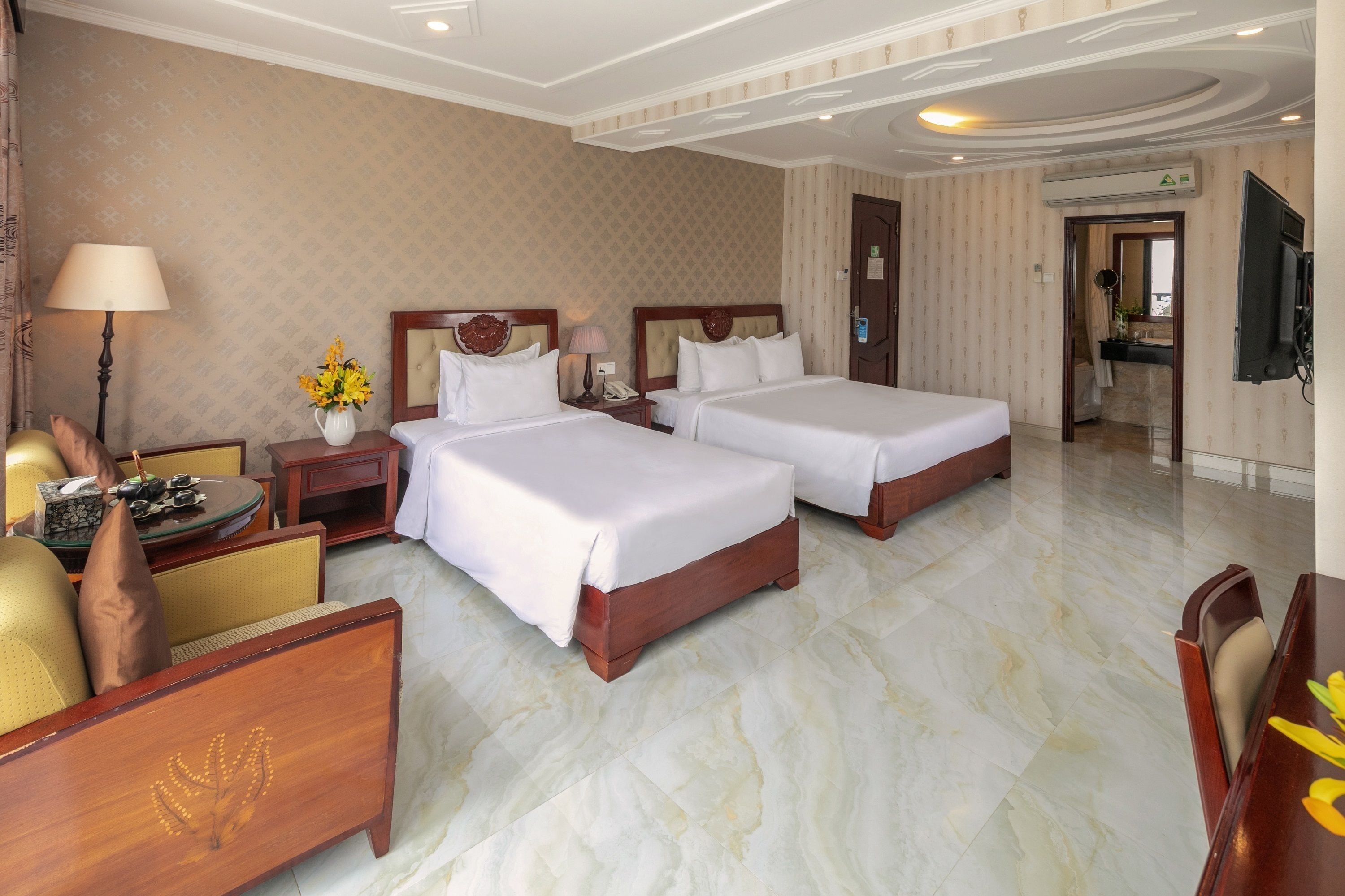 junior studio suite | minibar, in-room safe, free wifi, bed sheets