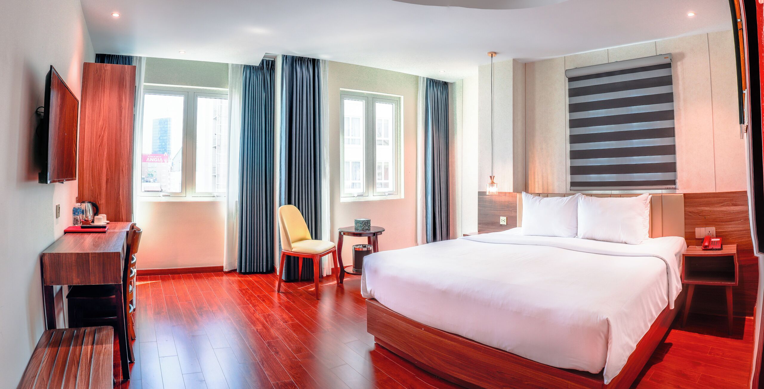 Minibar, caja de seguridad en la habitación, wifi gratis y ropa de cama 