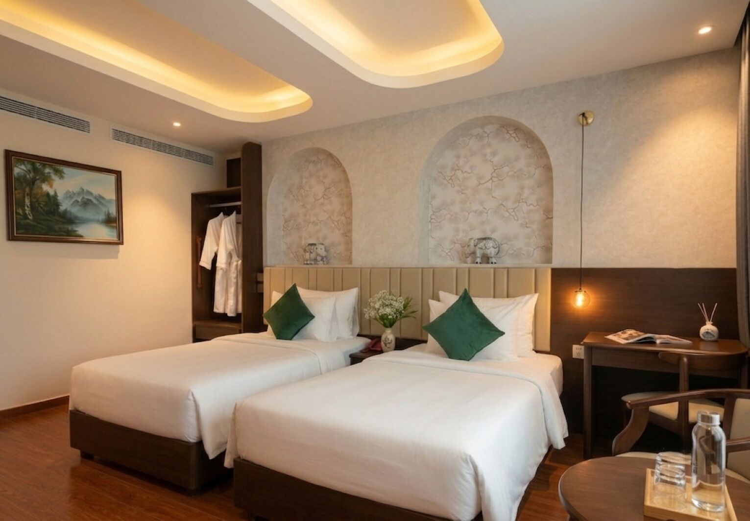 Deluxe Twin Room (Window) | Minibar, in-room safe, desk, free WiFi