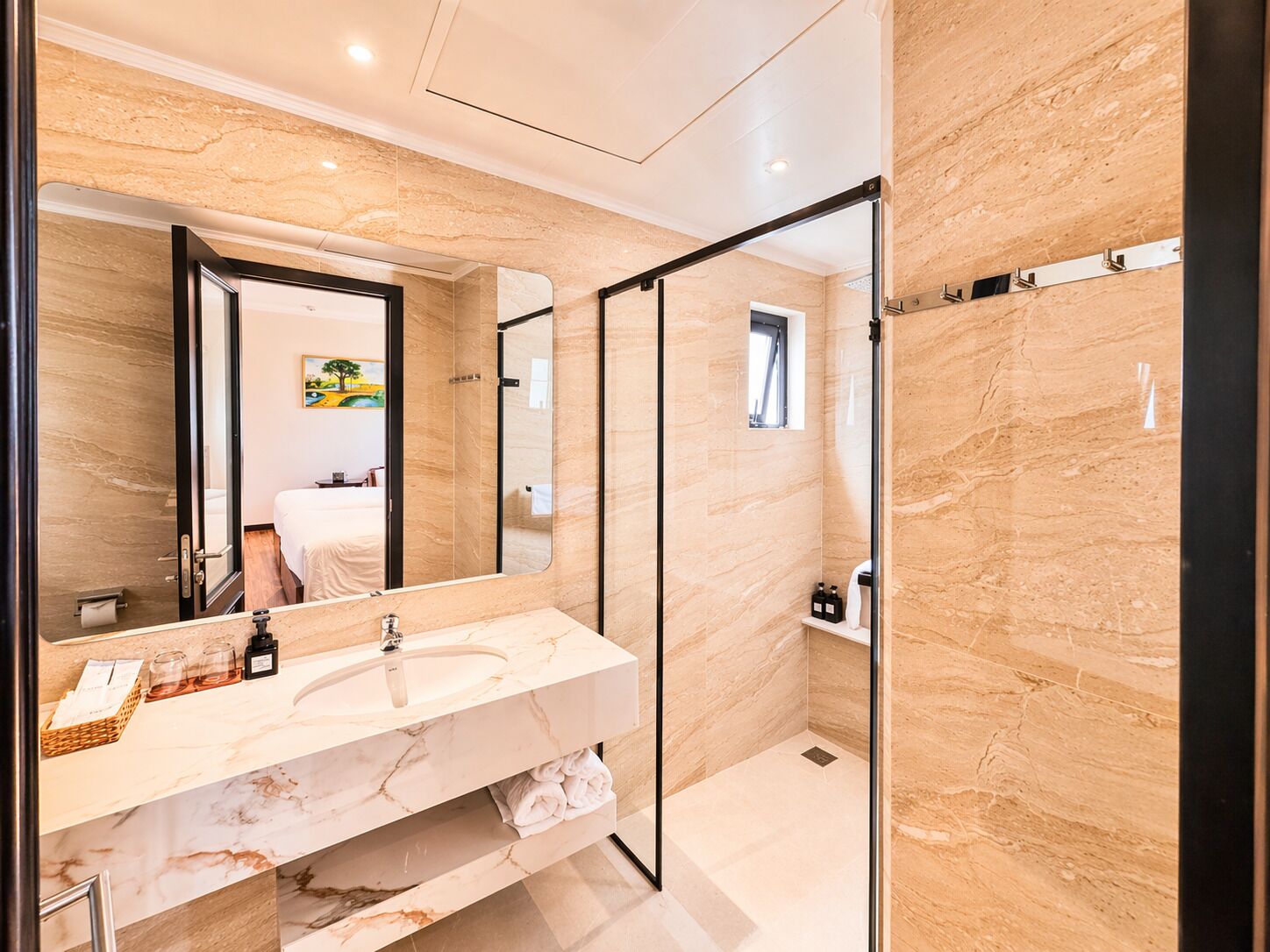 Deluxe Triple Room (Window) | Bathroom | Free toiletries, hair dryer, slippers, bidet