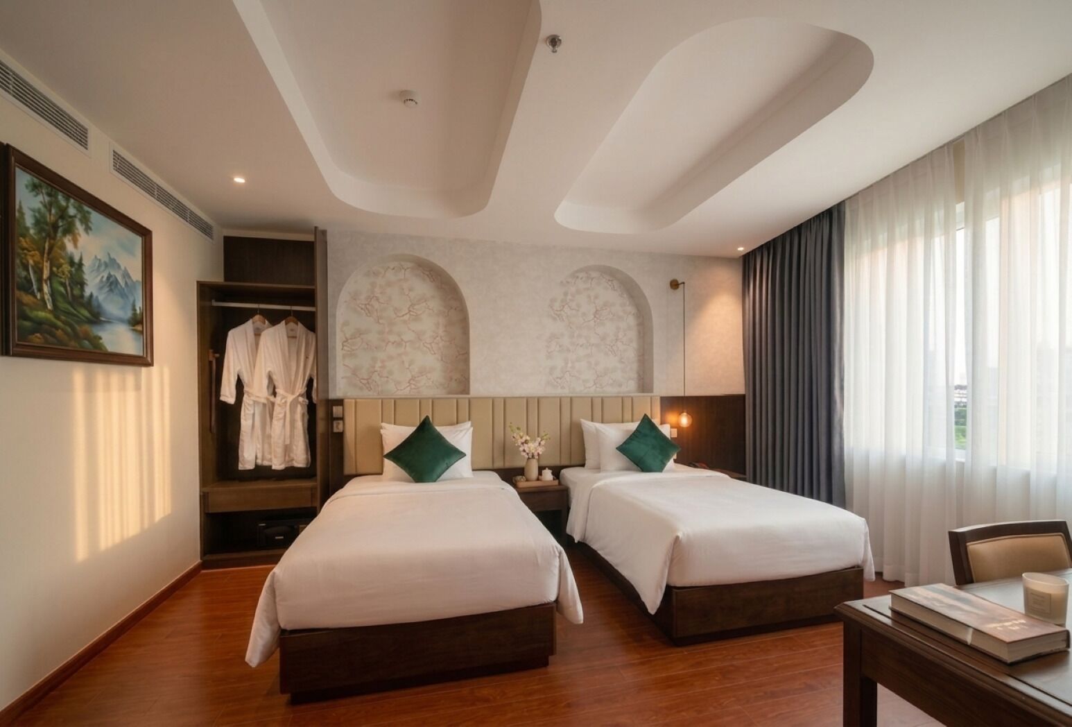 Premium bedding, minibar, in-room safe, desk