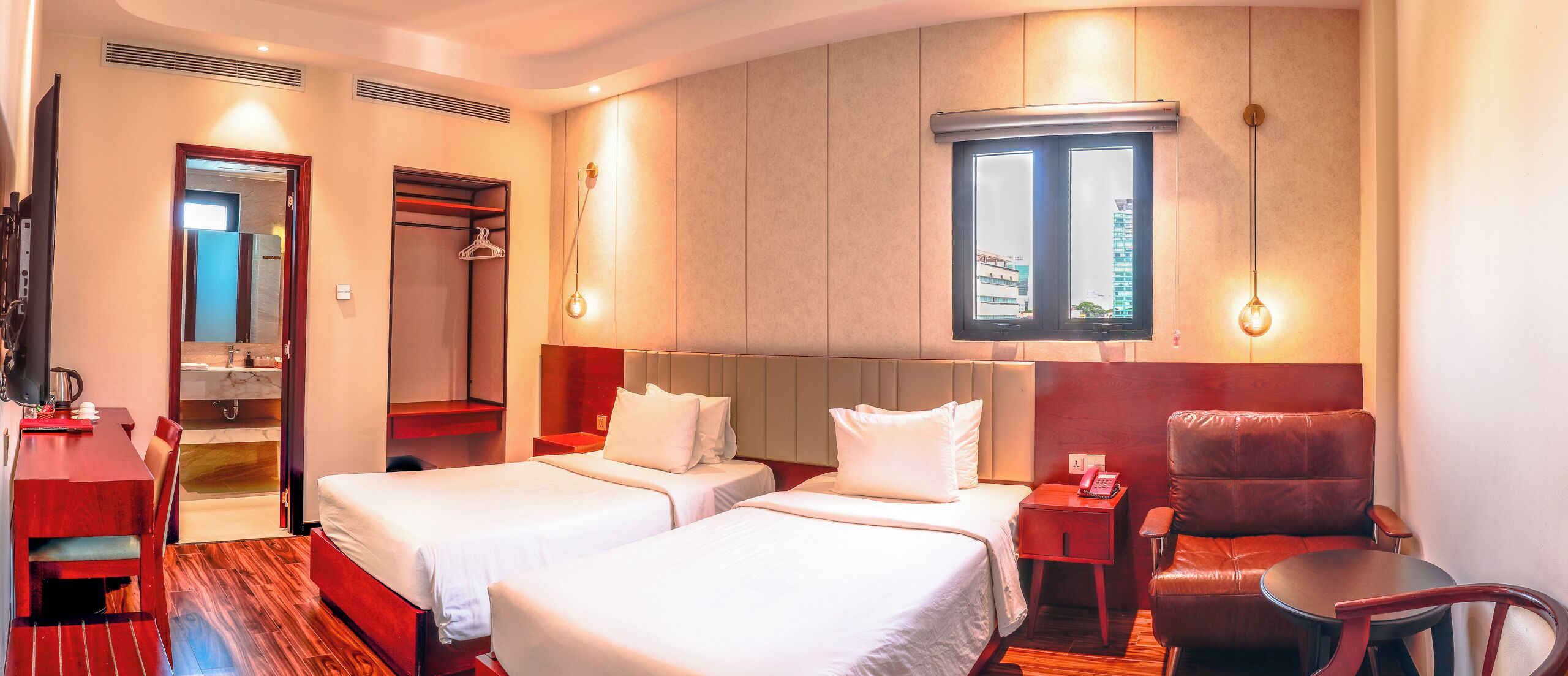 Minibar, in-room safe, free WiFi, bed sheets