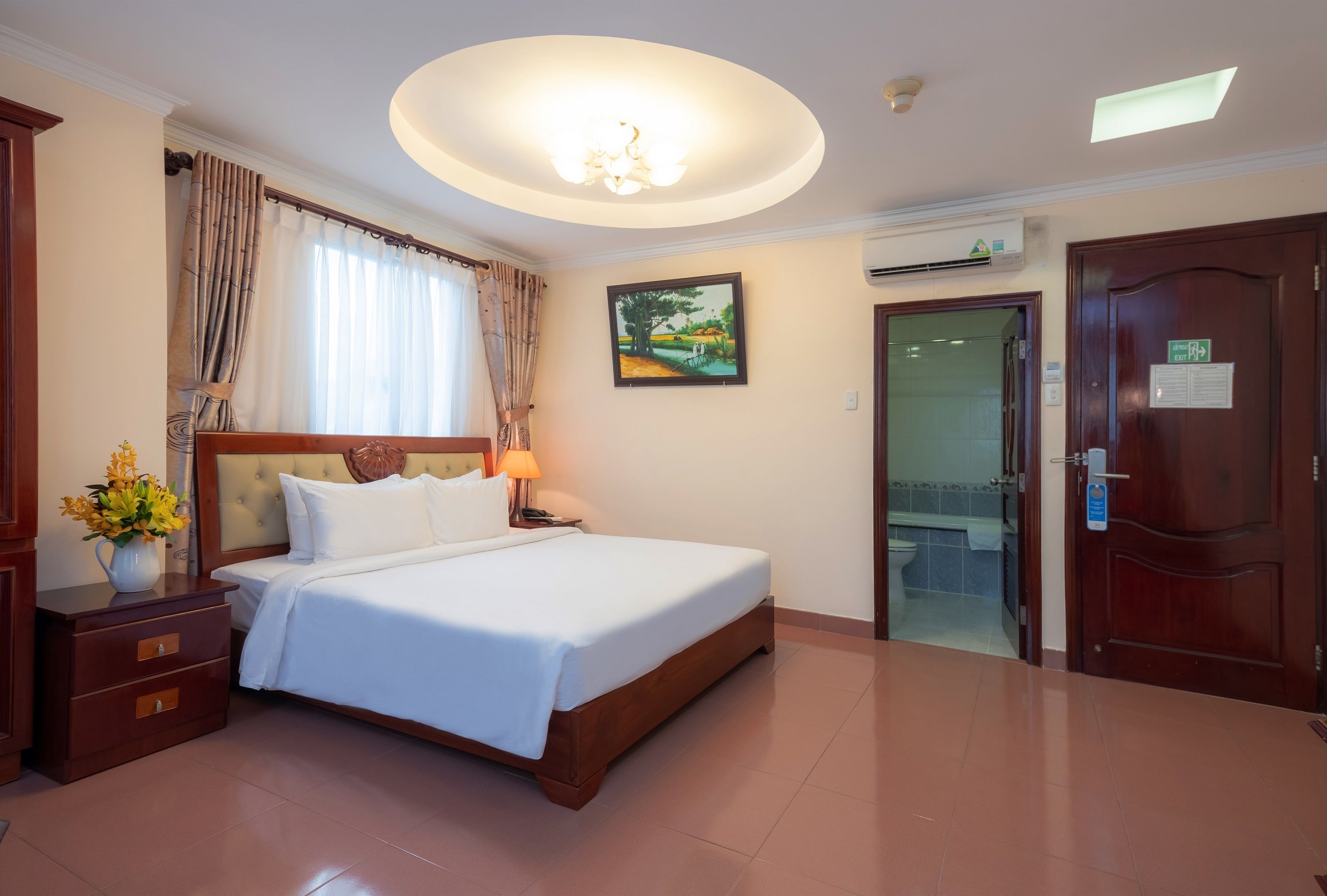 deluxe double room (window) | minibar, in-room safe, free wifi, bed sheets