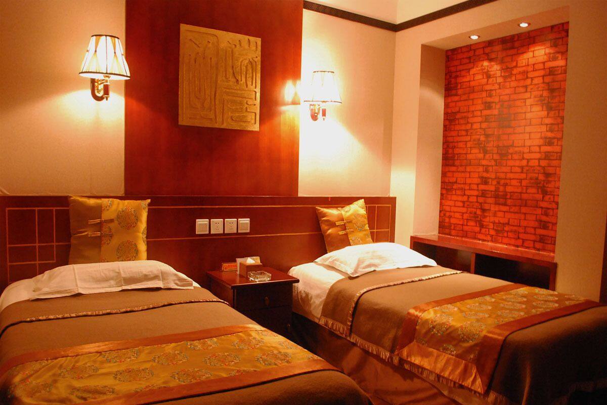 Premium bedding, pillowtop beds, in-room safe, individually decorated
