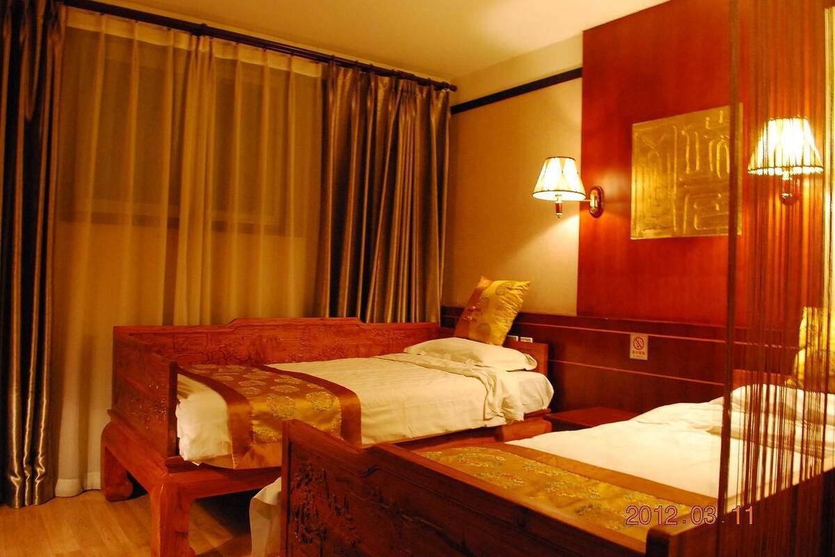 Premium bedding, pillowtop beds, in-room safe, individually decorated