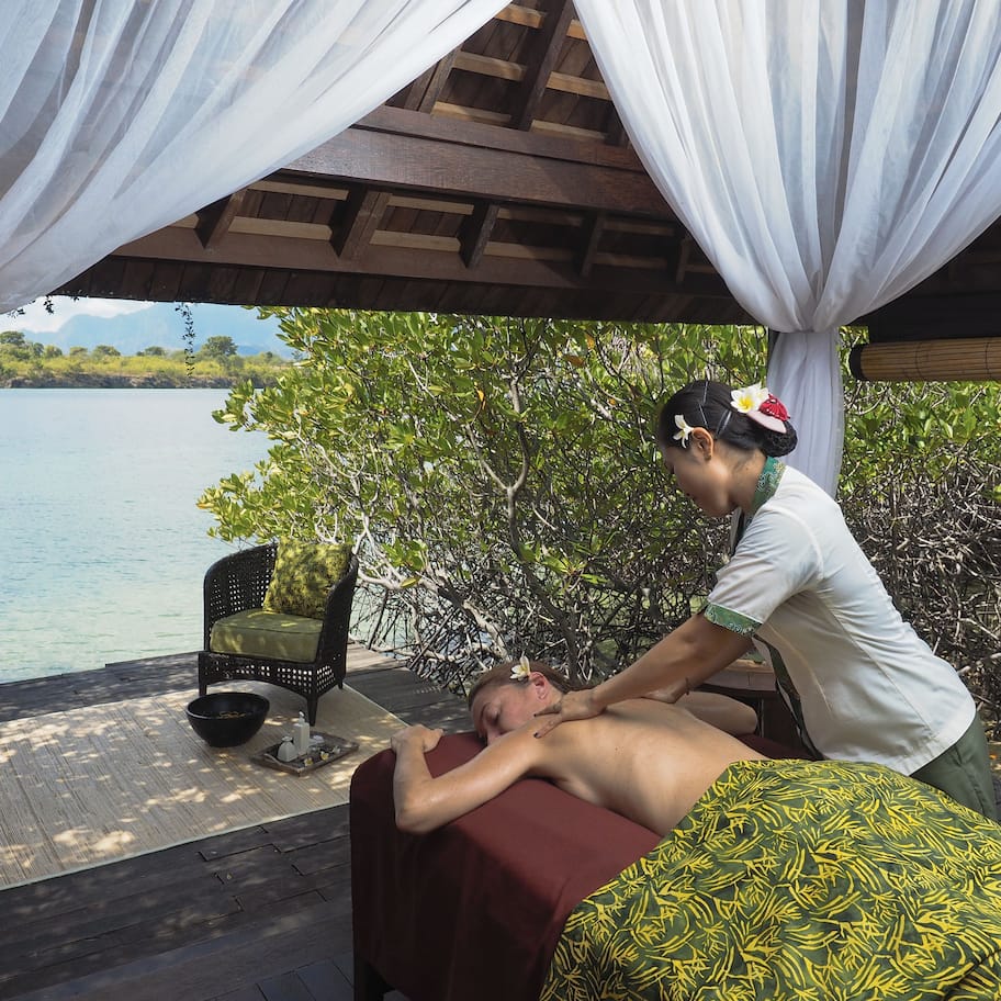 Couples treatment rooms, body treatments, aromatherapy, body scrubs