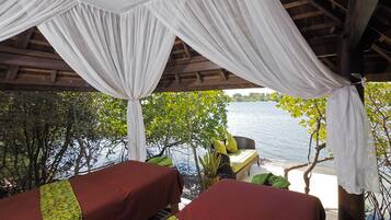 Couples treatment rooms, body treatments, aromatherapy, body scrubs