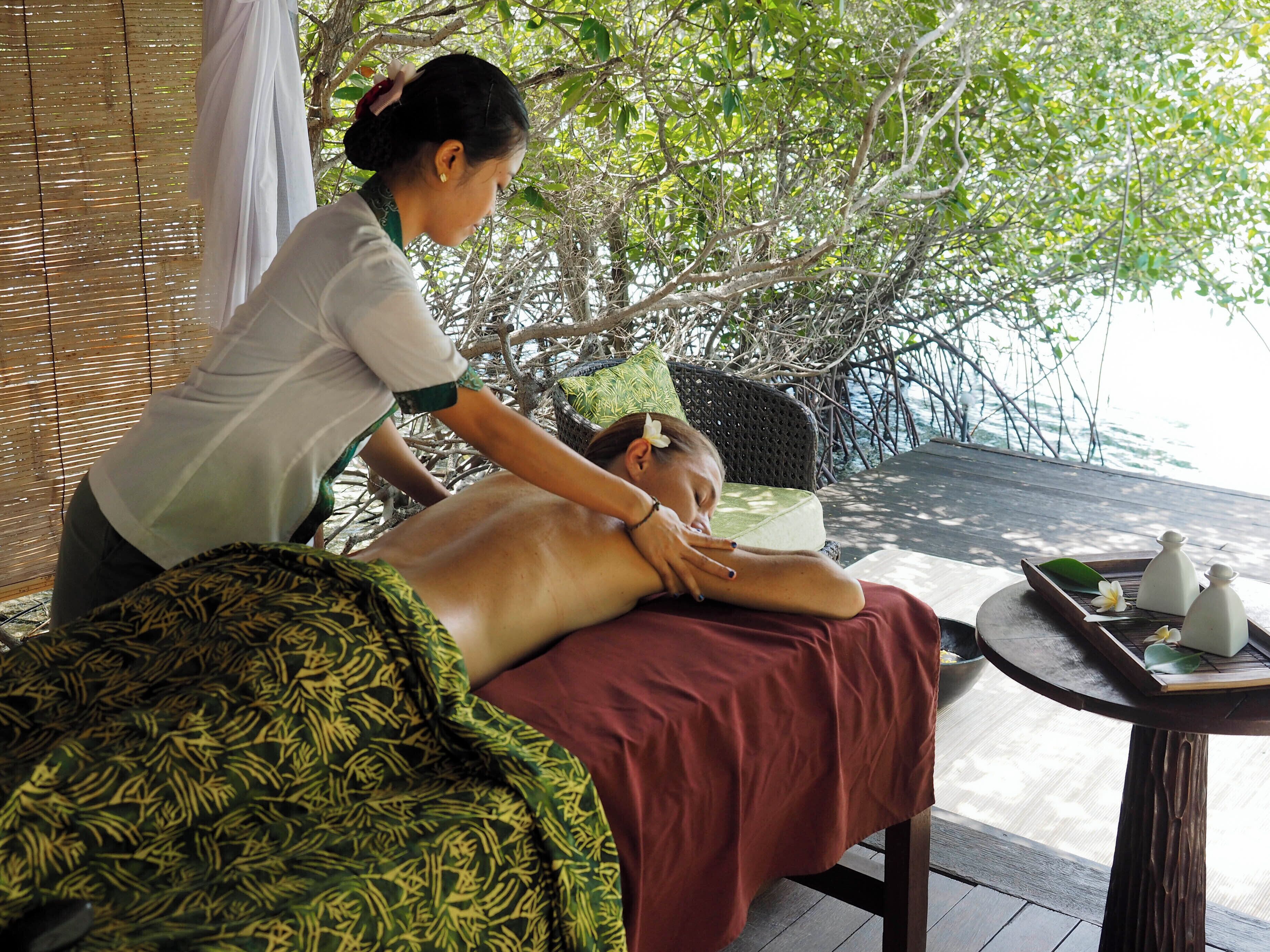Deluxe Room with Daily Spa | Massage in accommodation