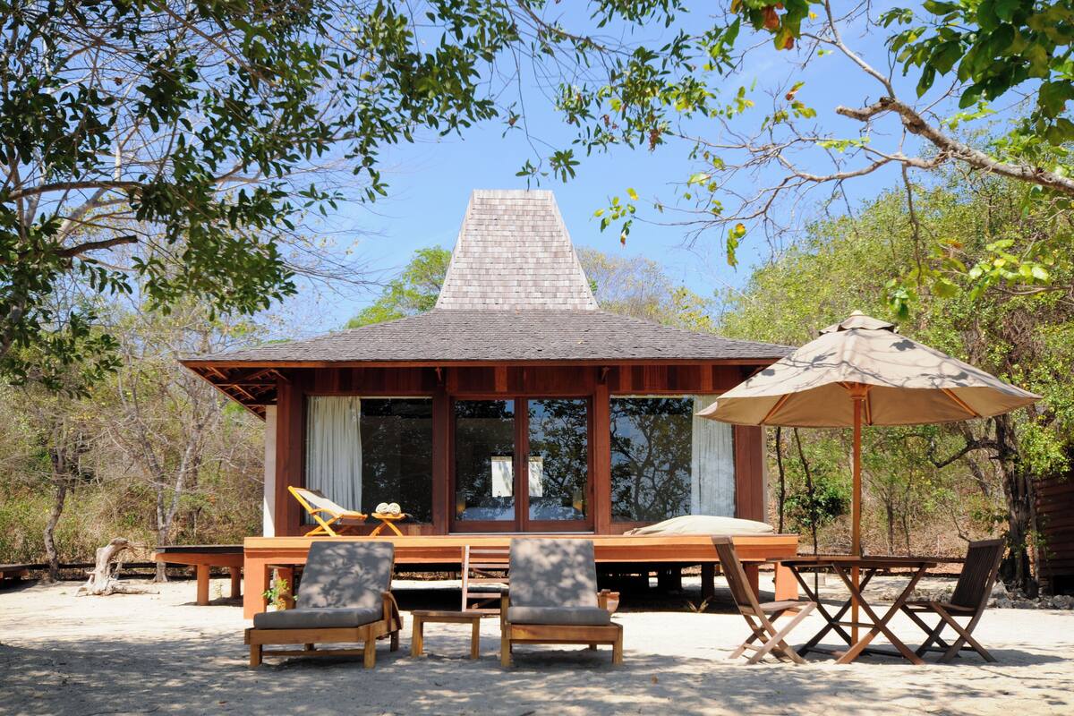 Beach Villa | Premium bedding, in-room safe, desk, laptop workspace