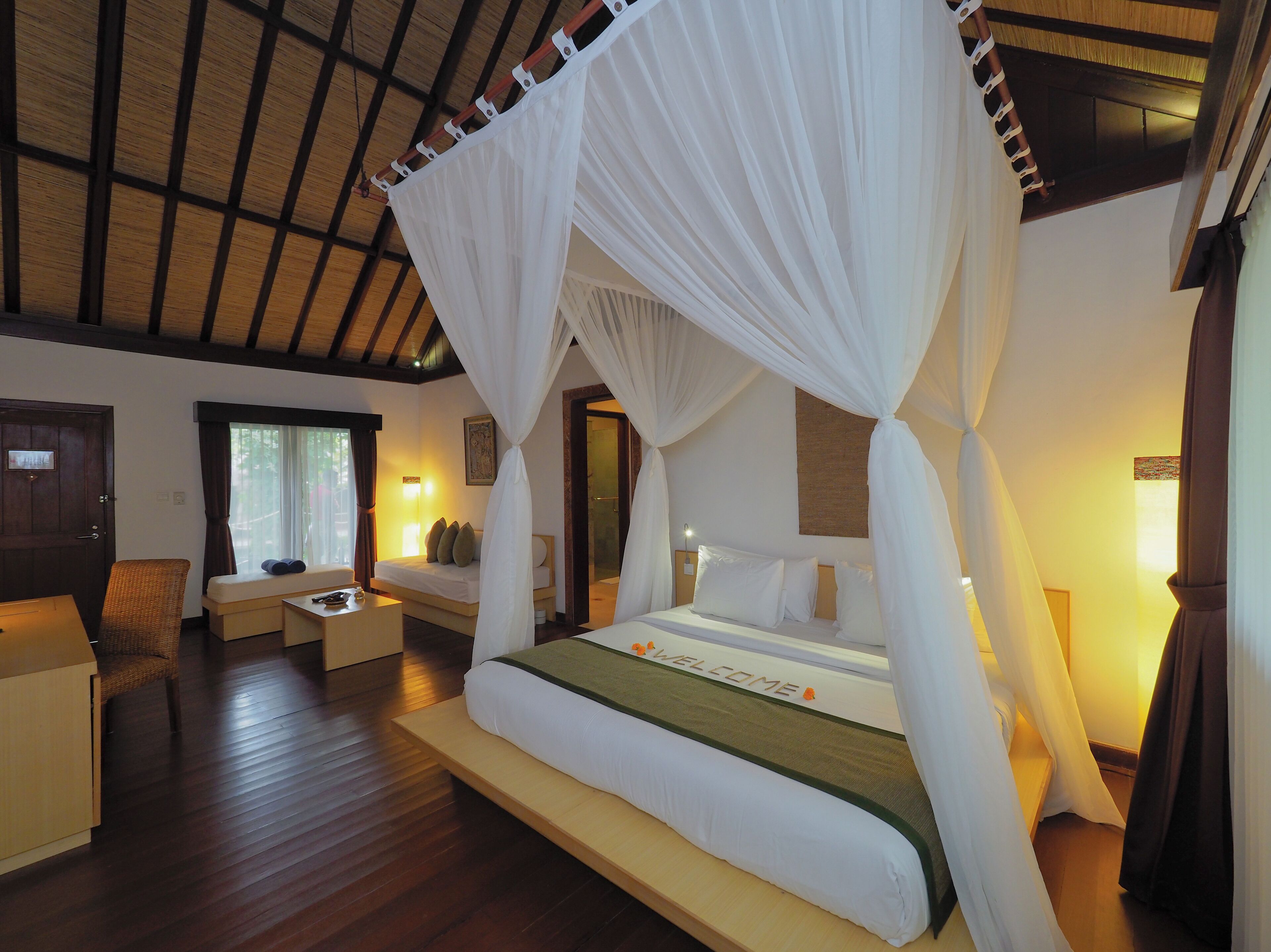 Premium bedding, in-room safe, desk, laptop workspace