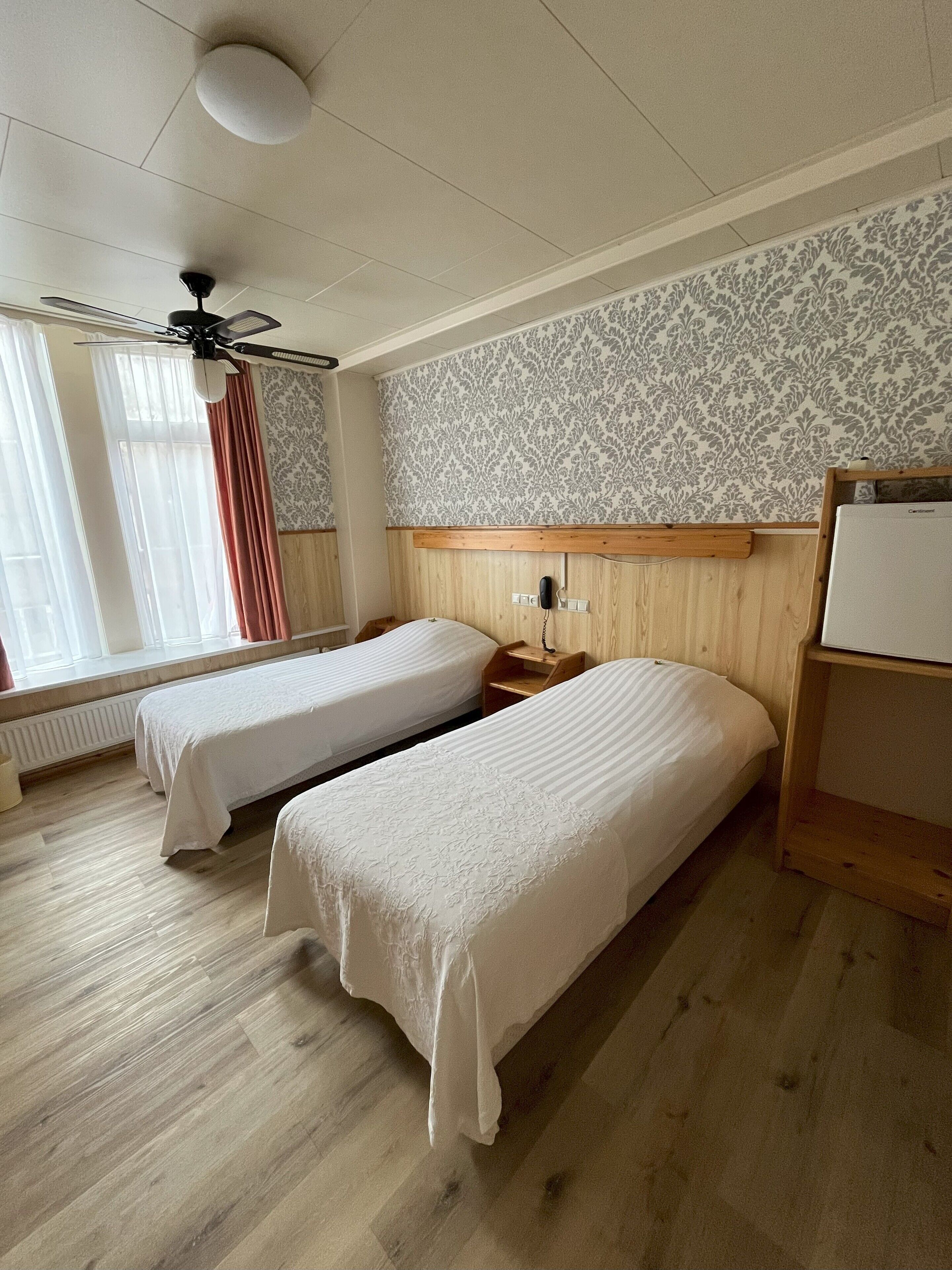 economy double or twin room, 2 single beds | in-room safe, individually decorated, individually furnished, desk