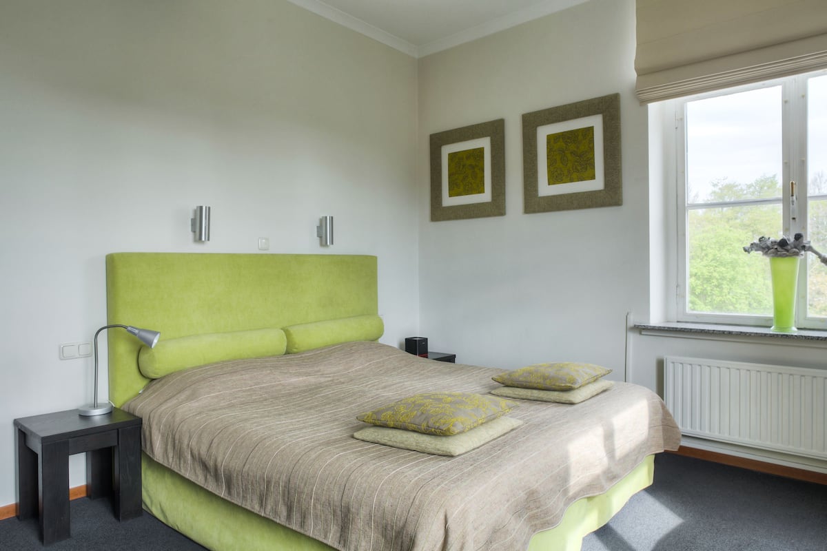 Down duvets, in-room safe, individually decorated