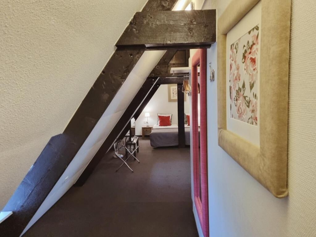 Chambre supérieure double | Couette en duvet, coffre-fort, décor unique, ameublement unique