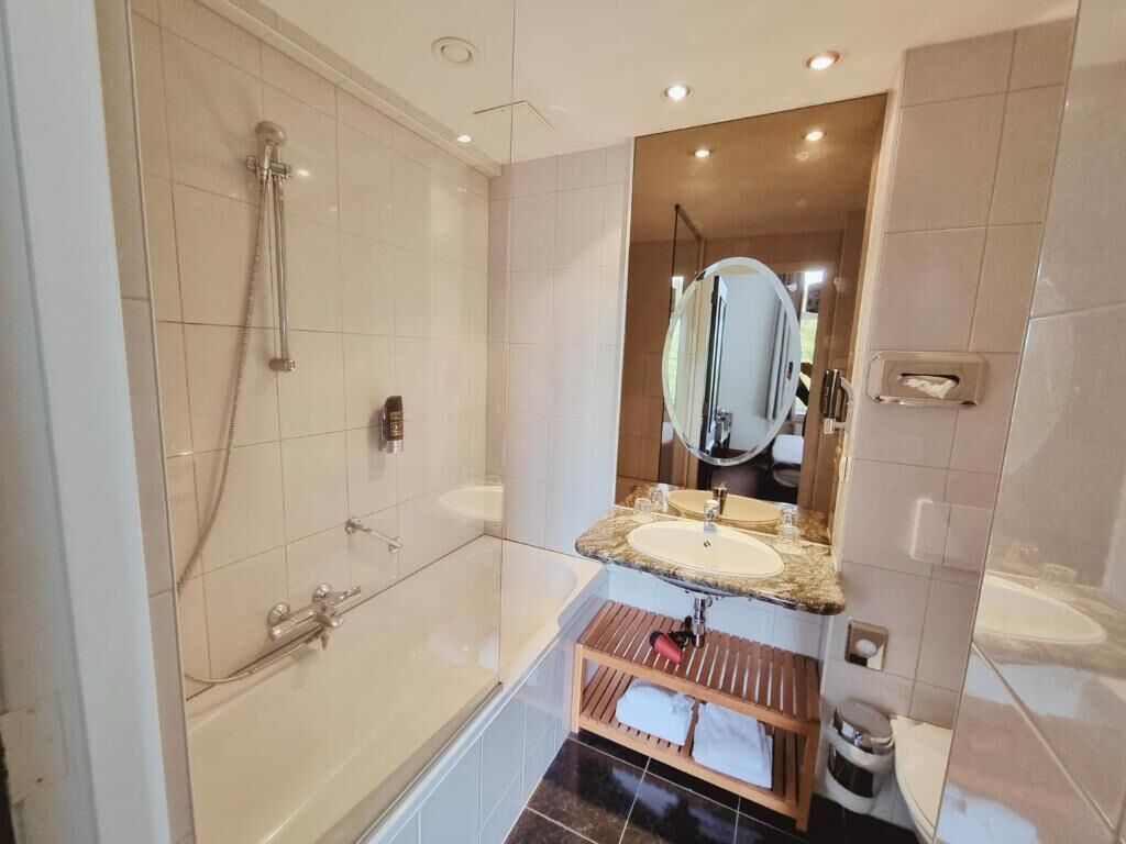 Basic Double Room | Bathroom