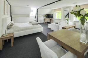 Down comforters, in-room safe, individually decorated - Hotel Kasteel Doenrade  (Doenrade)