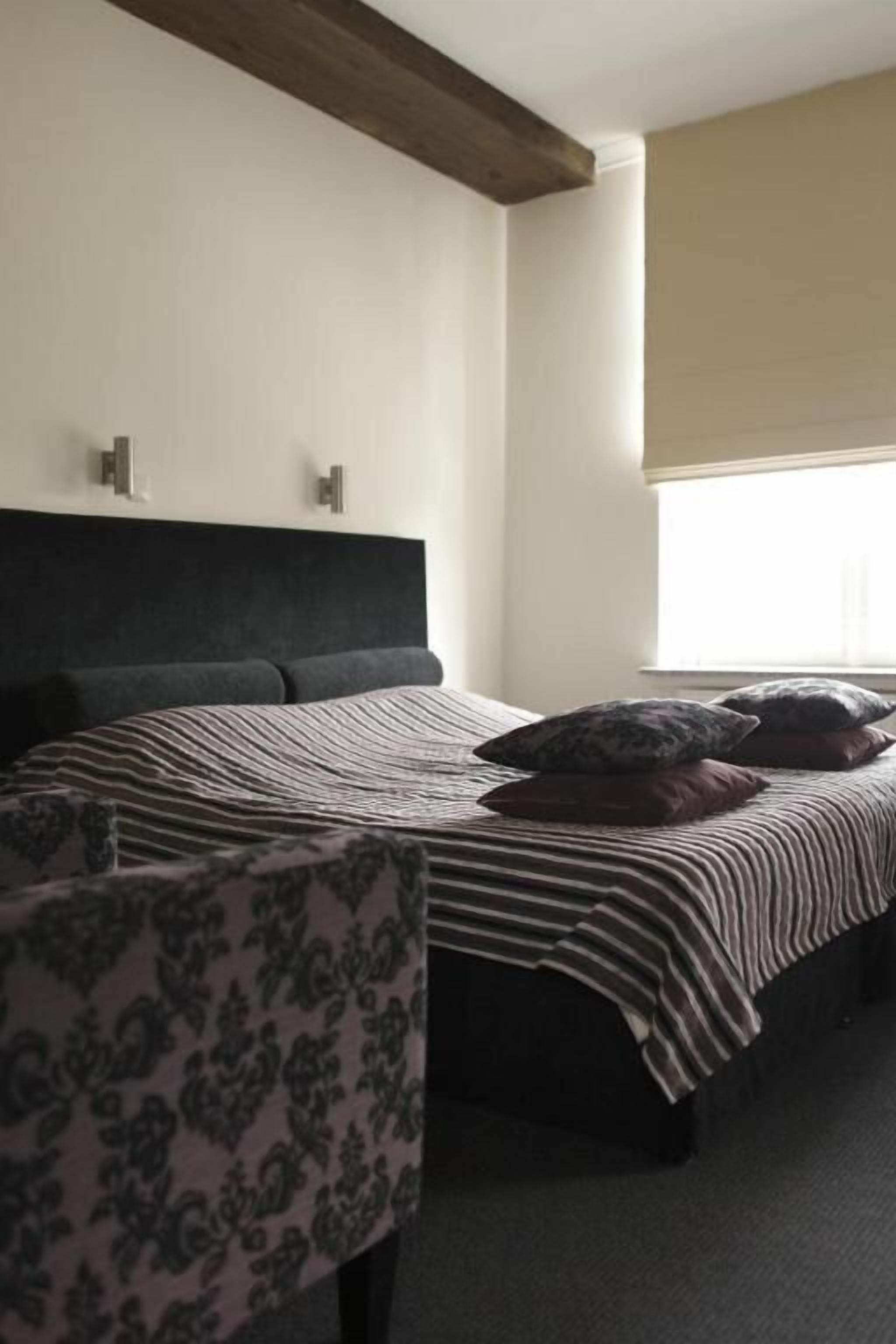 ห้องคอมฟอร์ทดับเบิล | ผ้านวมขนเป็ด, ตู้นิรภัยในห้องพัก, ห้องพักตกแต่งอย่างมีเอกลักษณ์