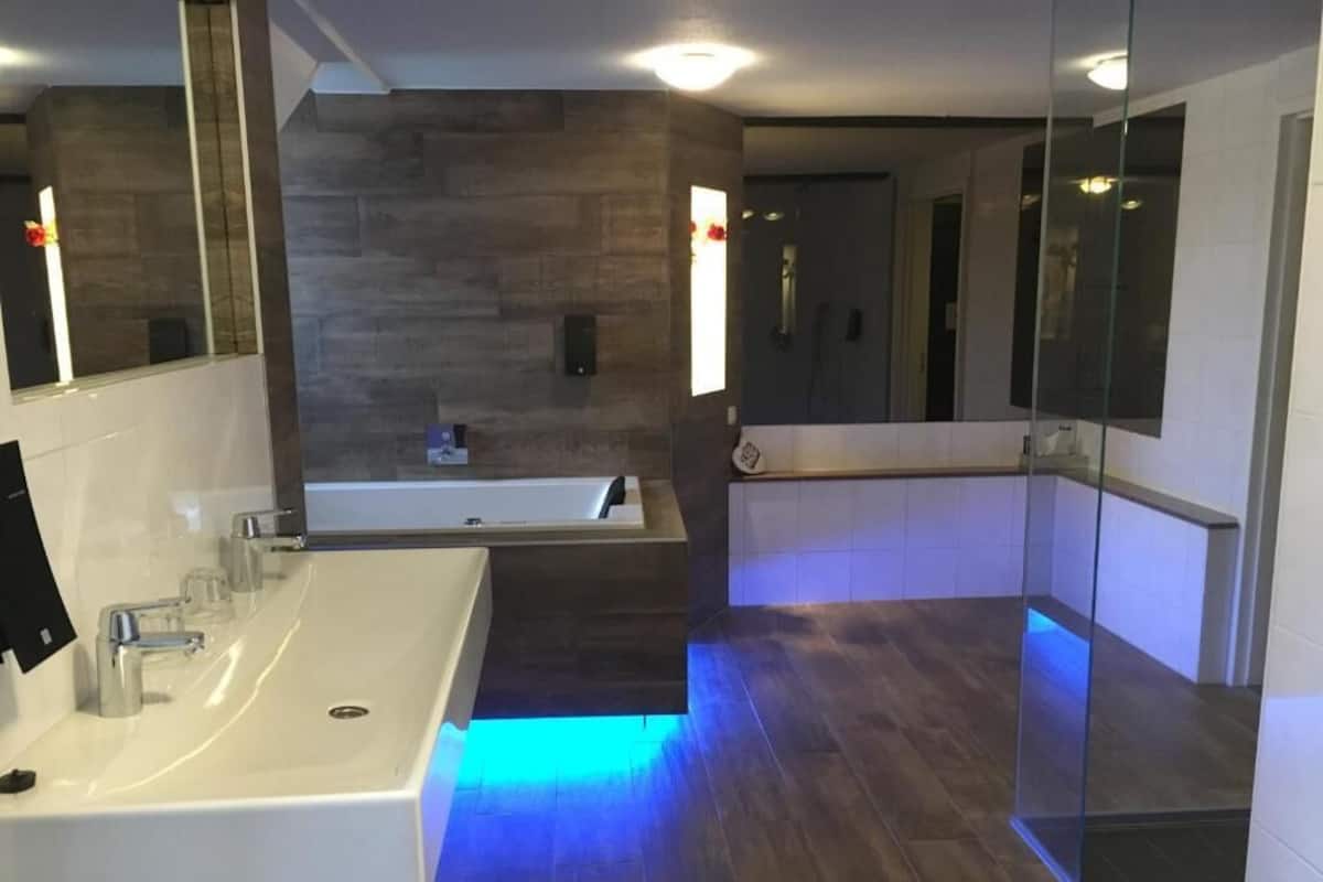 Romantic Suite | Bathroom