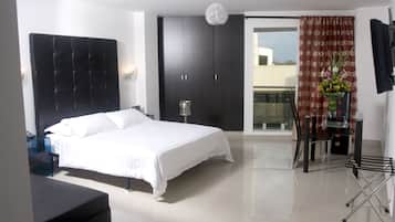 In-room safe, soundproofing, iron/ironing board, free WiFi