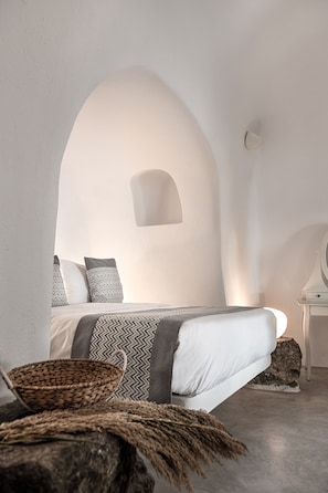Honeymoon Suite | Premium bedding, pillowtop beds, in-room safe, individually decorated