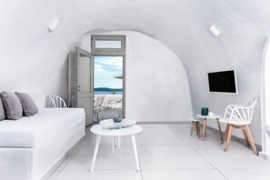 Premium bedding, pillowtop beds, in-room safe, individually decorated - Caldera Premium Villas - Adults Only (Santorini)