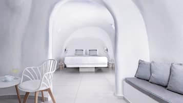 Premium bedding, pillowtop beds, in-room safe, individually decorated