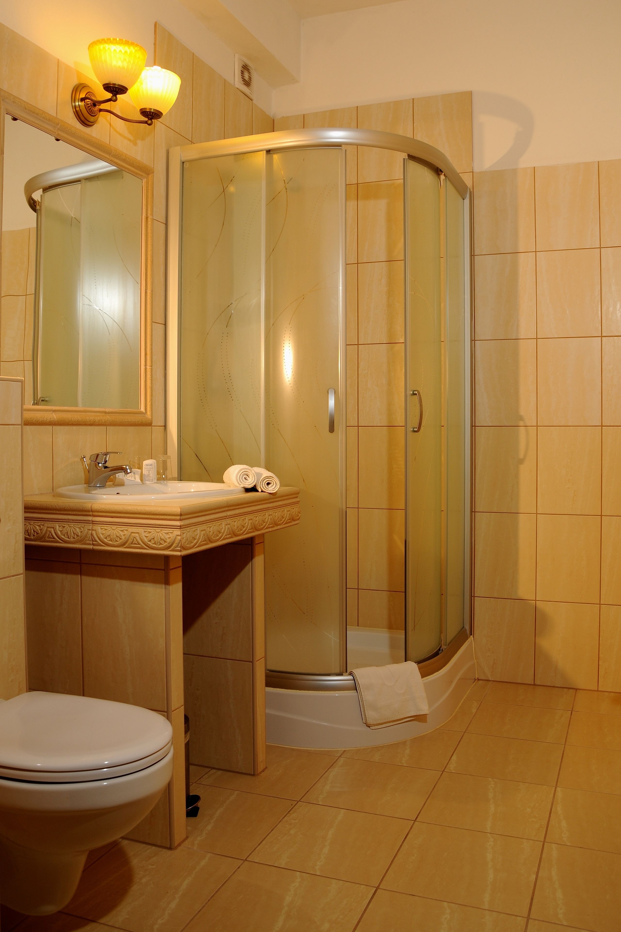 Basic-Einzelzimmer | Badezimmer | Handtücher