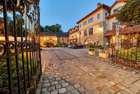 Vista a la calle. Folwark Stara Winiarnia