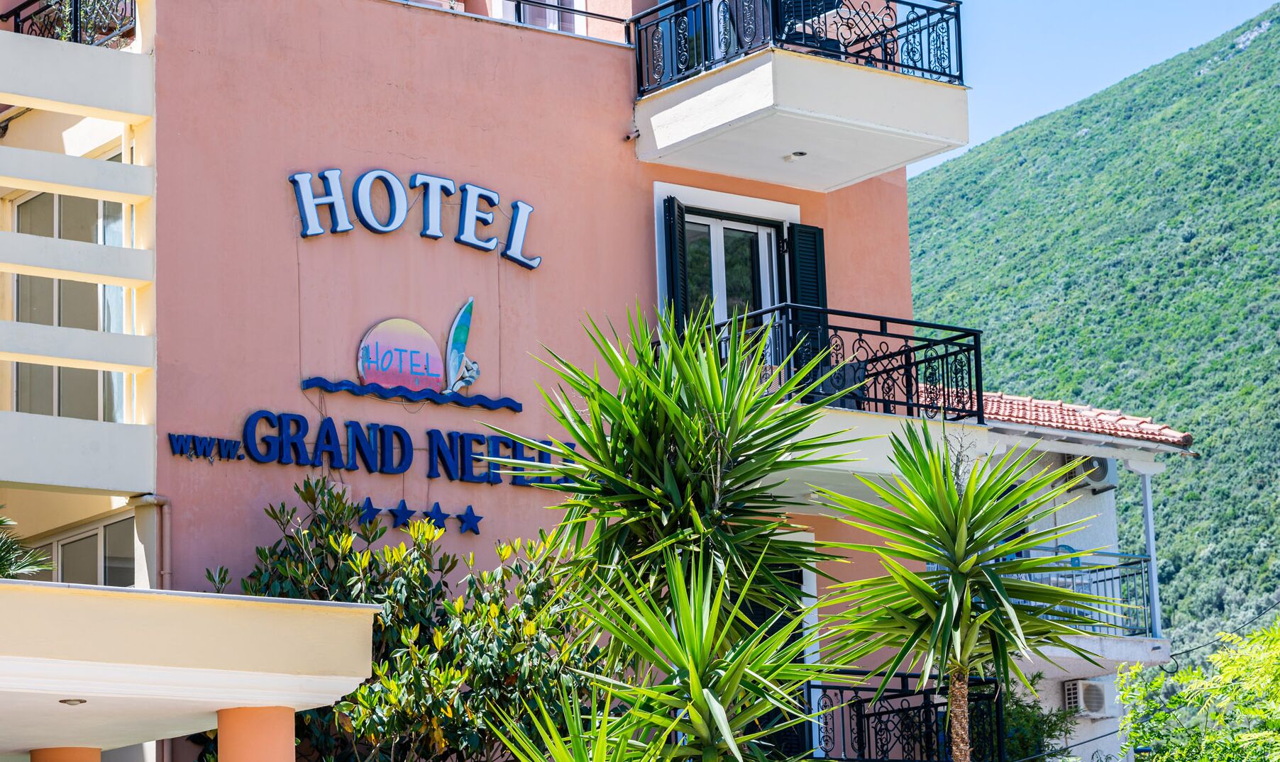A hotel building with a sign reading "HOTEL GRAND NEE".