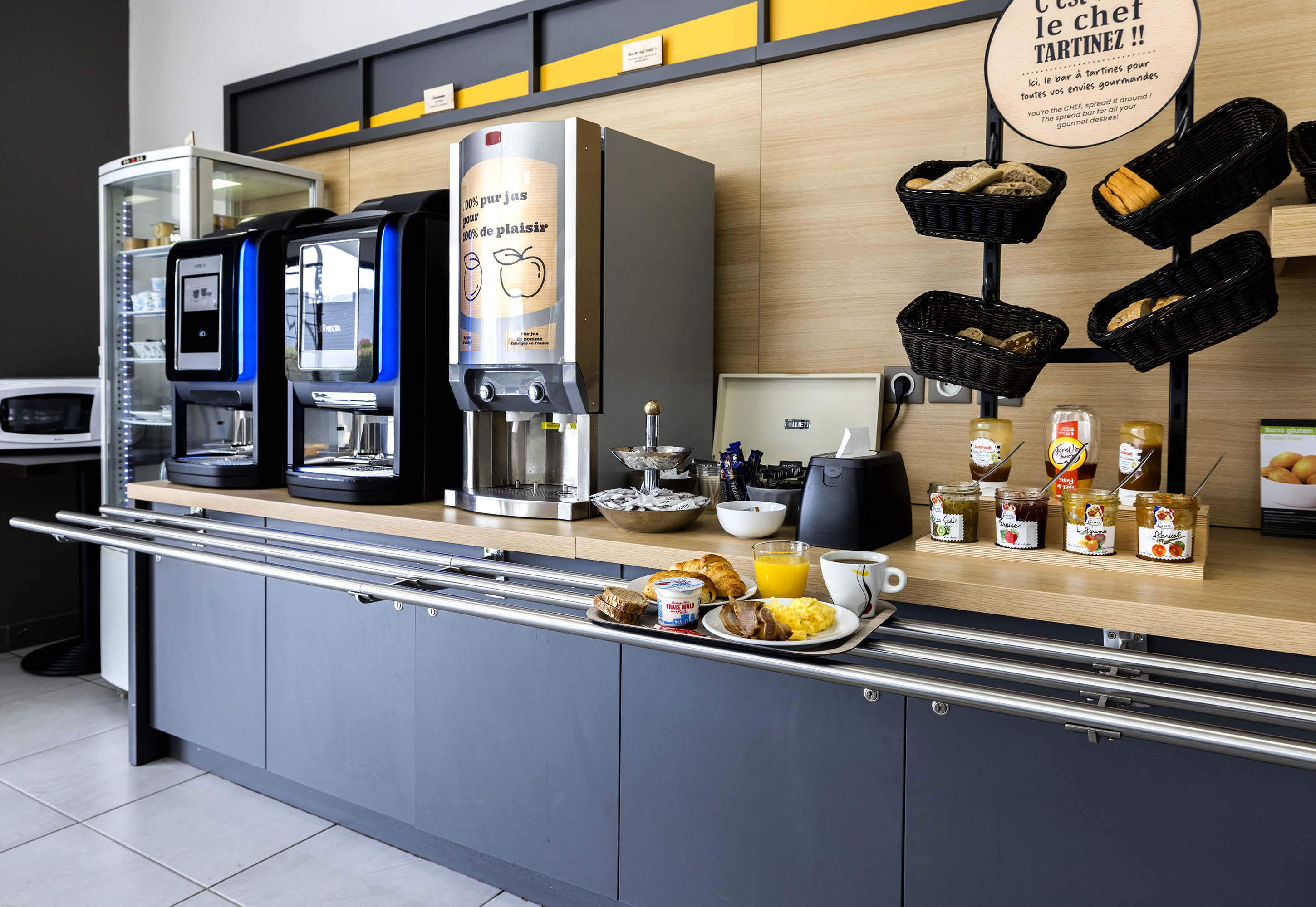 daily buffet breakfast for a fee