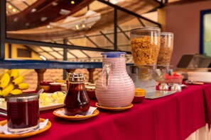 Desayuno completo gratuito y diario
