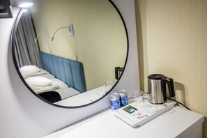 Habitación familiar | Ropa de cama de alta calidad y caja de seguridad en la habitación 