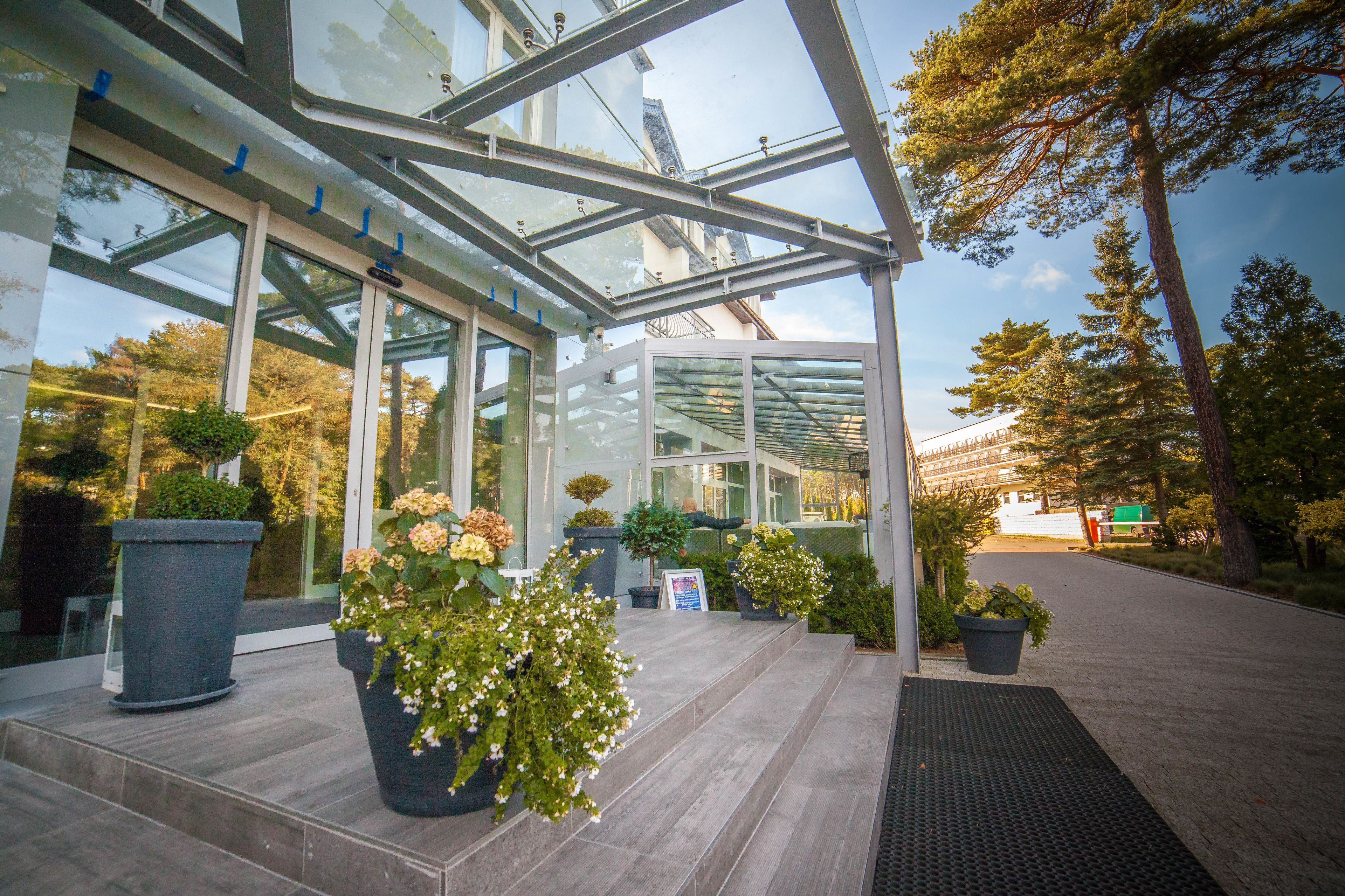 Pintu masuk properti