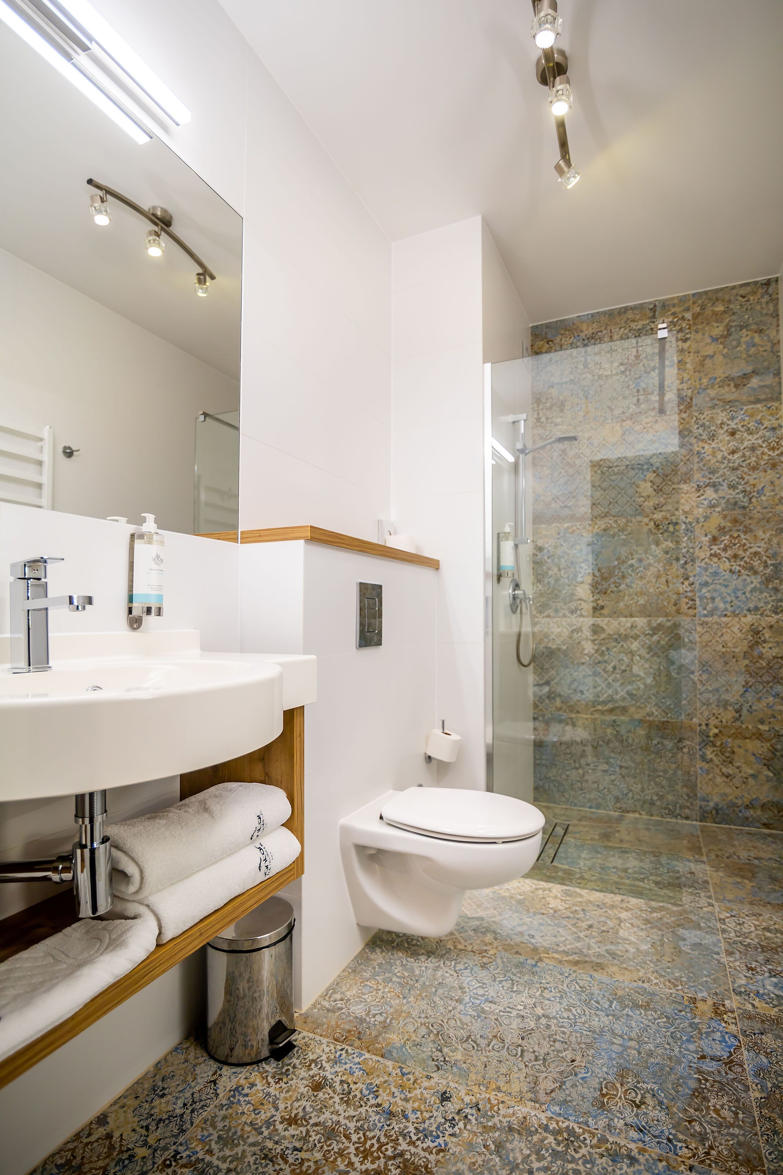 comfort twin room | bathroom | shower, free toiletries, hair dryer, towels