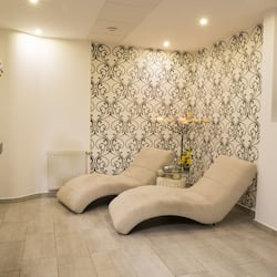 Couples treatment room(s), sauna, hot tub, steam room, body treatments