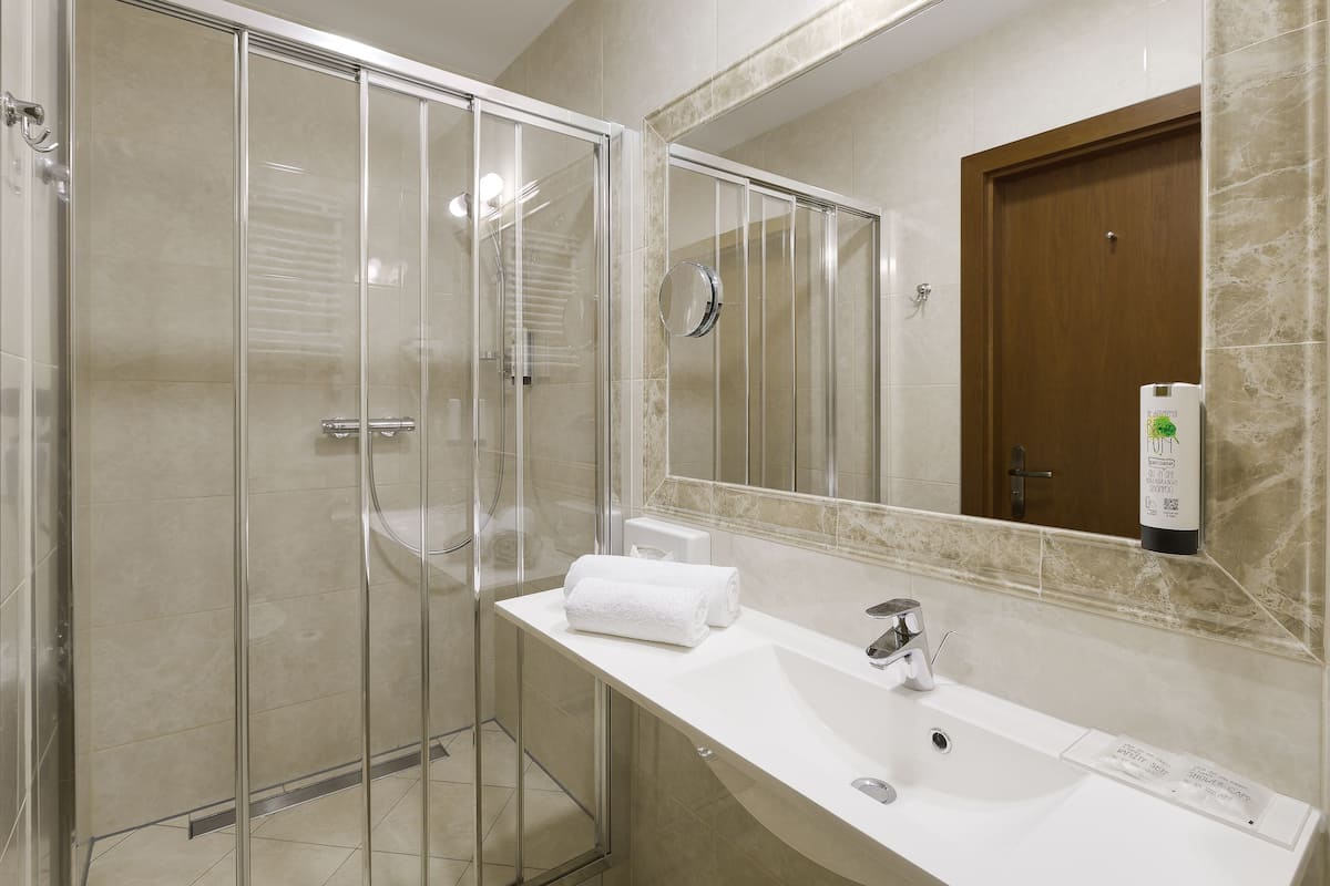 classic double or twin room | bathroom | shower, free toiletries, hair dryer, bathrobes