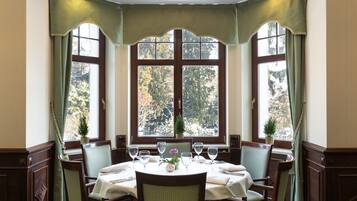 Breakfast, lunch, dinner served; Polish cuisine, alfresco dining