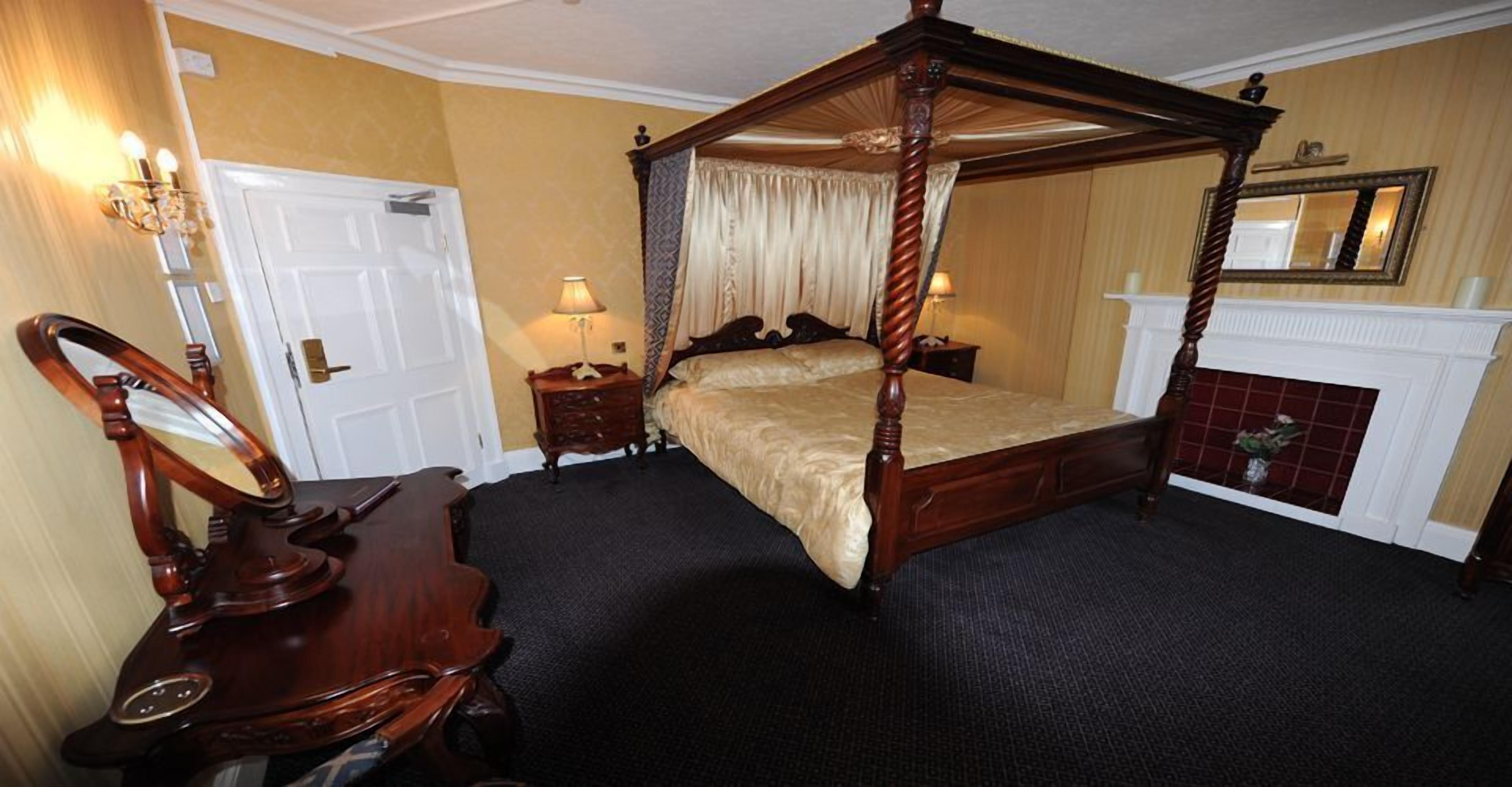 Iron/ironing board, cots/infant beds, free WiFi