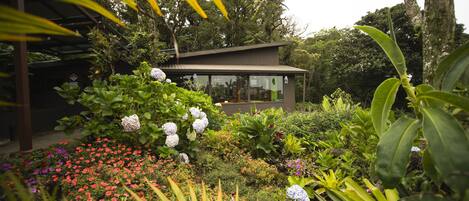 Petit déjeuner composé de spécialités régionales compris tous les jours